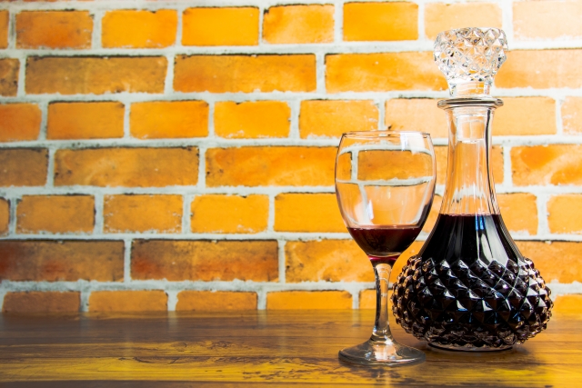 ワインとデキャンタ