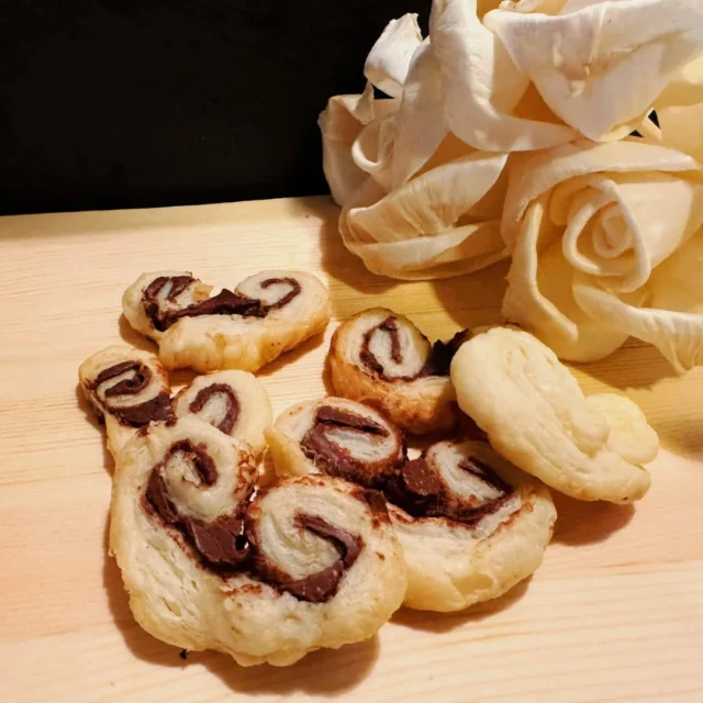 こんにちは！
アールメイドです😄
バレンタインの月ですね✨
パイシートを使った簡単
チョコパイ作りました♥️

YouTubeとブログにレシピアップするので見てみてください😊

#チョコパイ#簡単レシピ#バレンタインデー#バレンタイン#家事代行アールメイド#家事代行ぬ