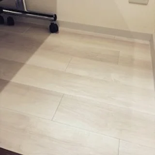 床をきれいにしました。

床も磨いて、自分も磨いて、お肌もきれいに今日も頑張ります😍

最近は、じめじめしているので床掃除を正しい手順で行うと湿気のある時期でもさっぱり過ごせますよ🏋️‍♀️
＃床 ＃掃除機 ＃楽しい ＃湿気＃尻手 ＃しっぺ ＃湿布 ＃由々しき事態